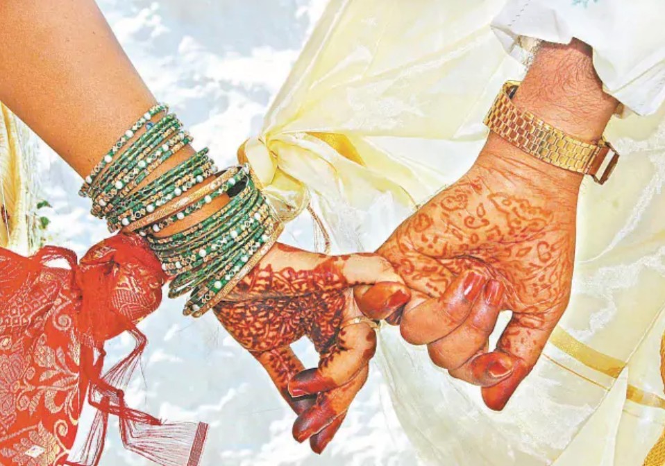 నపుంసకుడని దాచిపెట్టి పెళ్లి.. పోలీసులకు వివాహిత ఫిర్యాదు